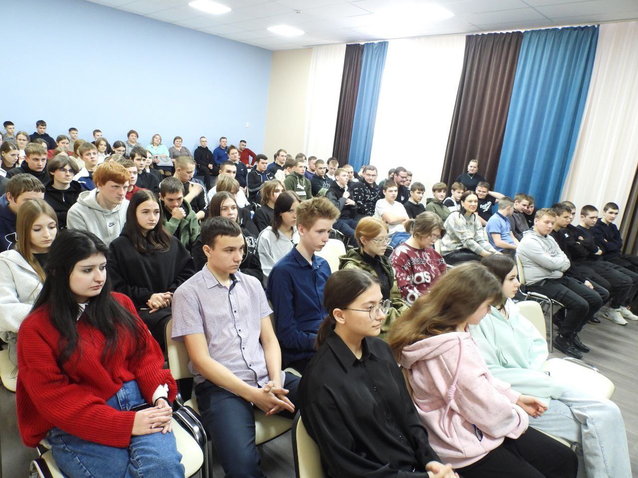 Татьяна Киричкова: В рамках проекта «Диалоги с Героями» в ОГАПОУ «Ровеньский политехнический техникум» курсанты муниципального центра «Воин» и студенты смогли пообщаться с бойцами СГУП «Орлан» и членами территориальной...