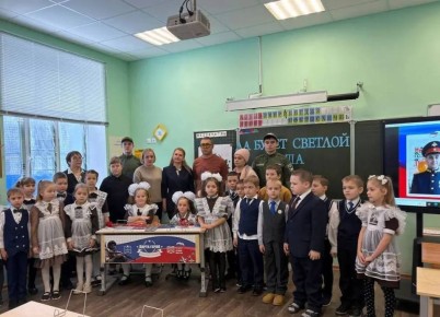 В селе Колосково Валуйского округа состоялось открытие «Парты героя»