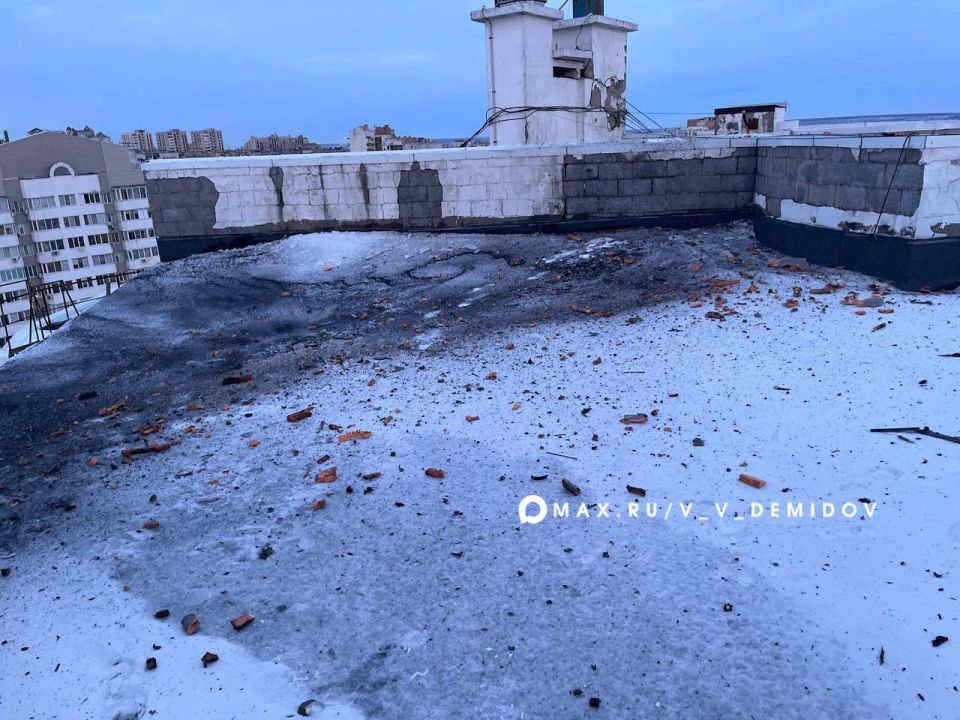 В Белгороде в результате массированного налёта БПЛА повреждены два многоквартирных дома