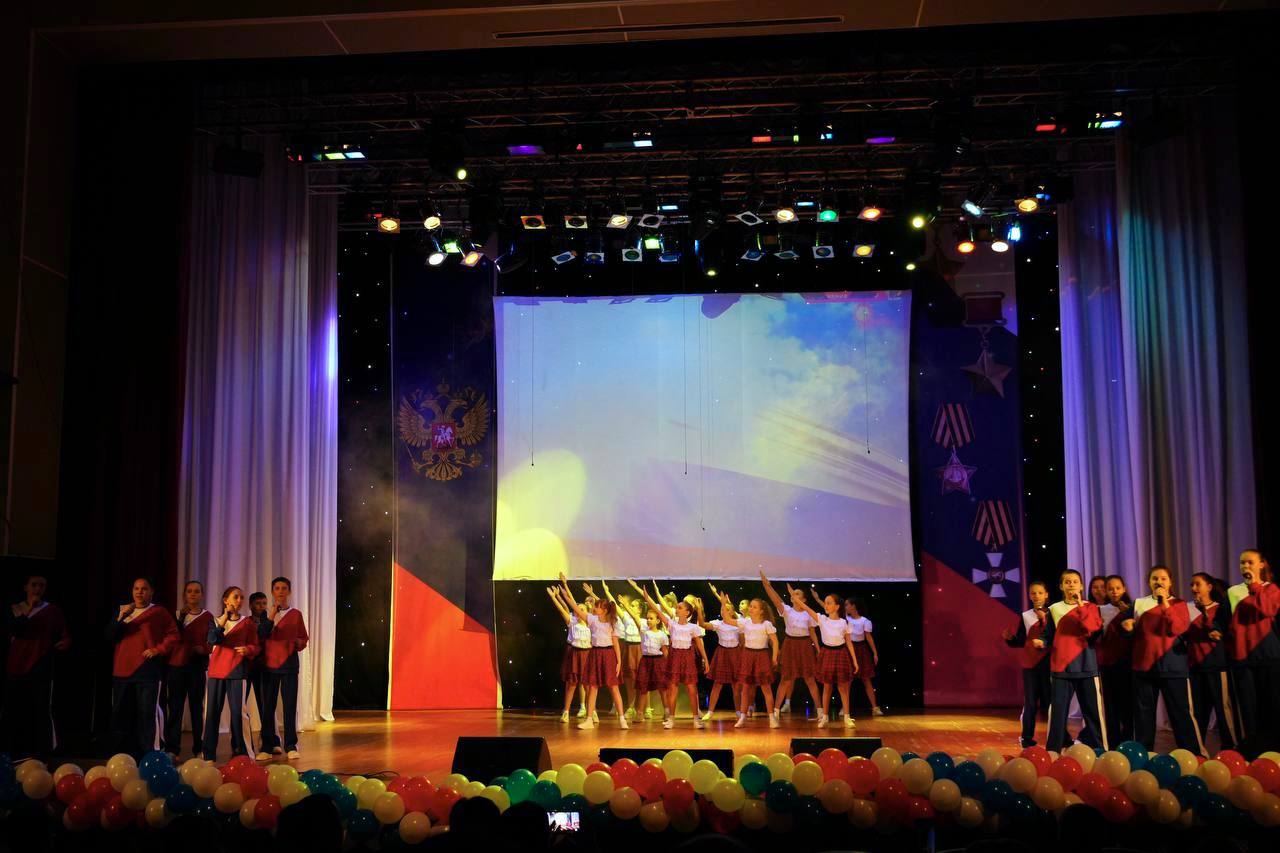 Сегодня в Центре культурного развития «Оскол» состоялся праздничный концерт, посвященный Дню защитника Отечества Сегодня в Центре культурного развития «Оскол» состоялся праздничный концерт, посвященный Дню защитника Отечества