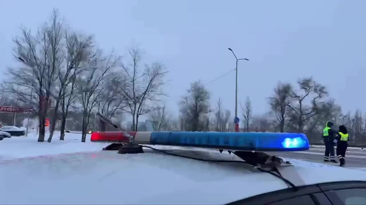 Доброе утро, друзья. Управление Госавтоинспекции призывает всех участников дорожного движения быть особенно внимательными Уважаемые водители Проявляйте уважение к другим участникам движения, а также при проезде перекрестков...