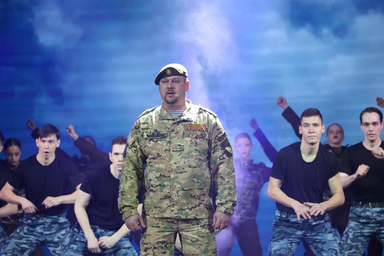 Юрий Клепиков: Дорогие земляки! От всей души поздравляю вас с Днём защитника Отечества — праздником мужества, чести и беззаветной преданности Родине!