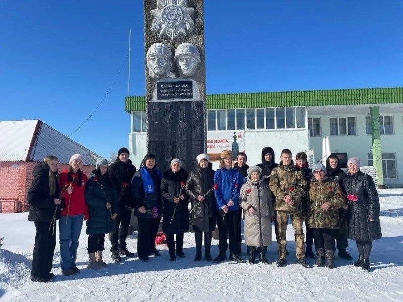 В Ракитянском округе почтили память защитников Отечества В Ракитянском округе почтили память защитников Отечества