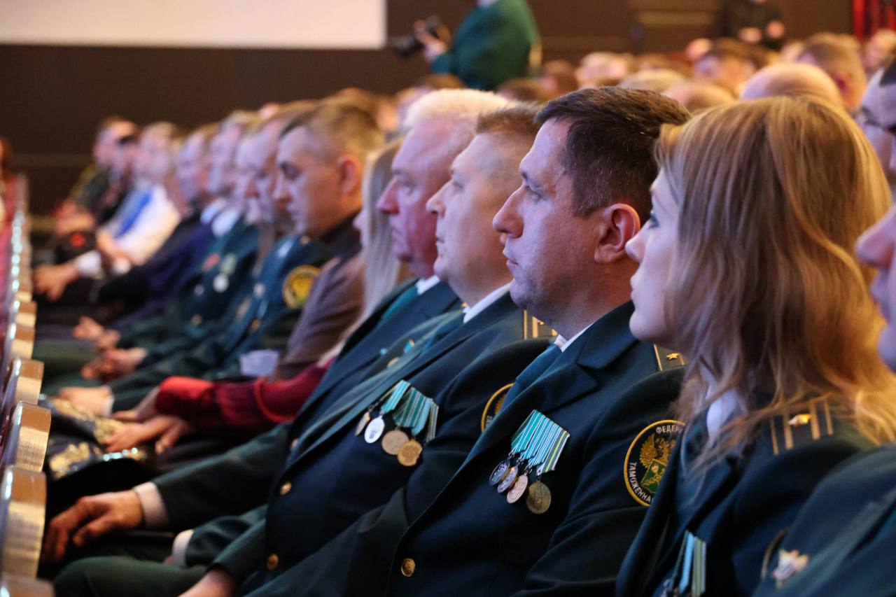 Юрий Клепиков: Дорогие земляки! От всей души поздравляю вас с Днём защитника Отечества — праздником мужества, чести и беззаветной преданности Родине! Юрий Клепиков: Дорогие земляки! От всей души поздравляю вас с Днём защитника Отечества — праздником мужества, чести и беззаветной преданности Родине!