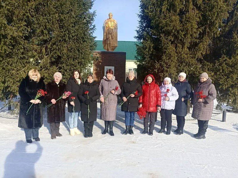 В Ракитянском округе почтили память защитников Отечества В Ракитянском округе почтили память защитников Отечества