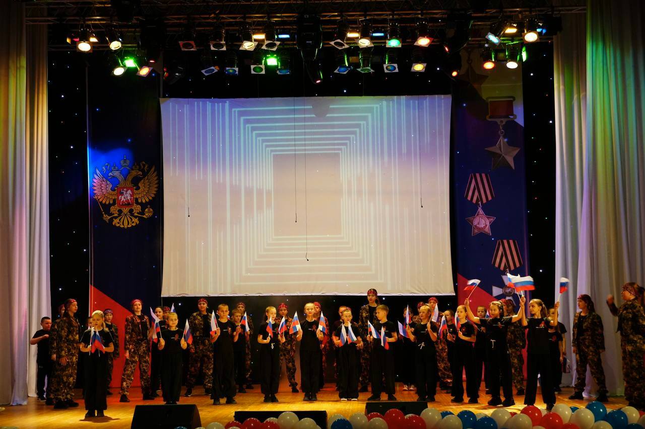 Сегодня в Центре культурного развития «Оскол» состоялся праздничный концерт, посвященный Дню защитника Отечества Сегодня в Центре культурного развития «Оскол» состоялся праздничный концерт, посвященный Дню защитника Отечества
