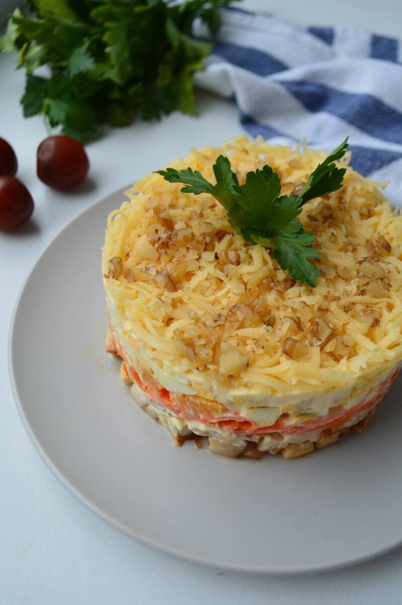 Салат с курицей, апельсином и корейской морковкой
