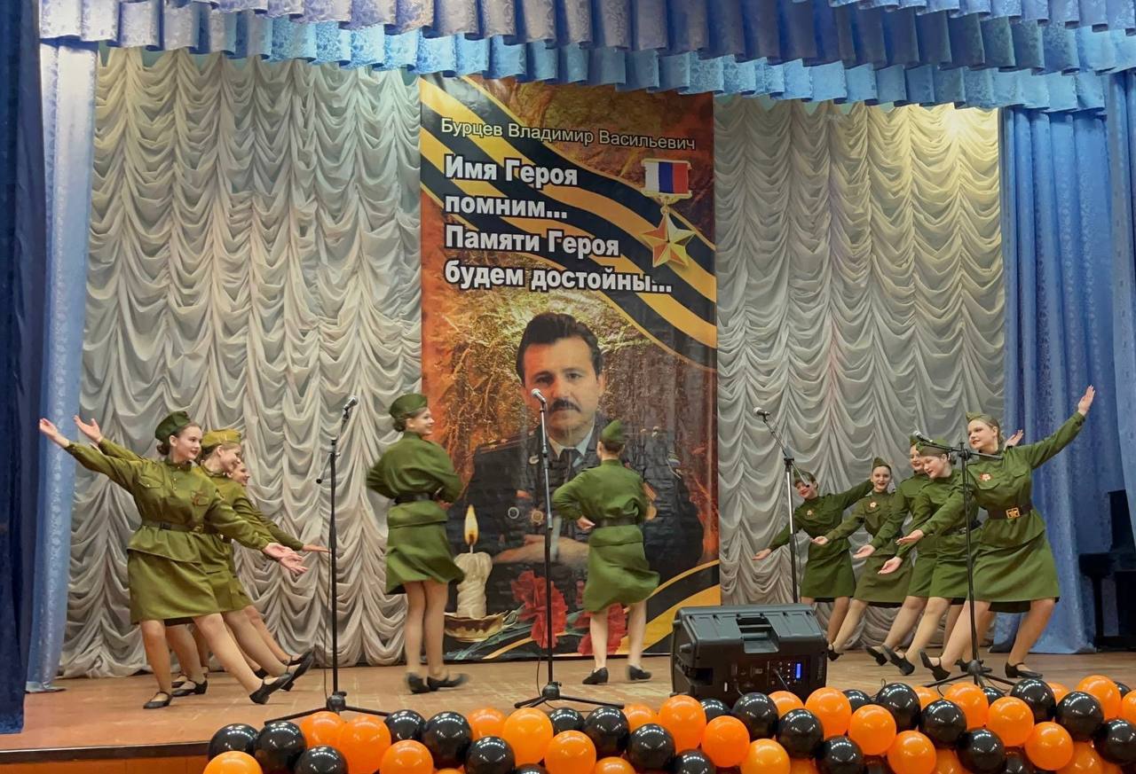 Светлана Халеева: В МБОУ «Иловская СОШ им. Героя России В. Бурцева» состоялся 23-й турнир по волейболу, посвященный памяти выпускника этой школы, Героя России Владимира Васильевича Бурцева Светлана Халеева: В МБОУ «Иловская СОШ им. Героя России В. Бурцева» состоялся 23-й турнир по волейболу, посвященный памяти выпускника этой школы, Героя России Владимира Васильевича Бурцева