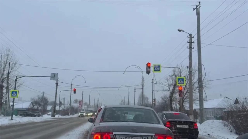 Доброе утро, друзья. По прогнозу синоптиков дождь со снегом продолжится в течении суток Госавтоинспекции региона призывает вас - участников дорожного движения быть внимательными и осторожными Выбирайте скорость ниже...