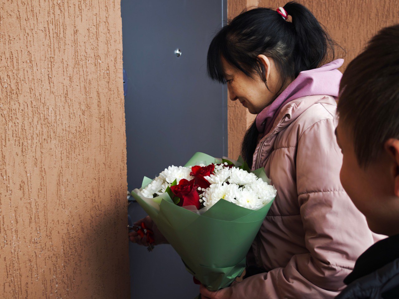 Сегодня две многодетные семьи получили ключи от собственных домов! Сегодня две многодетные семьи получили ключи от собственных домов!