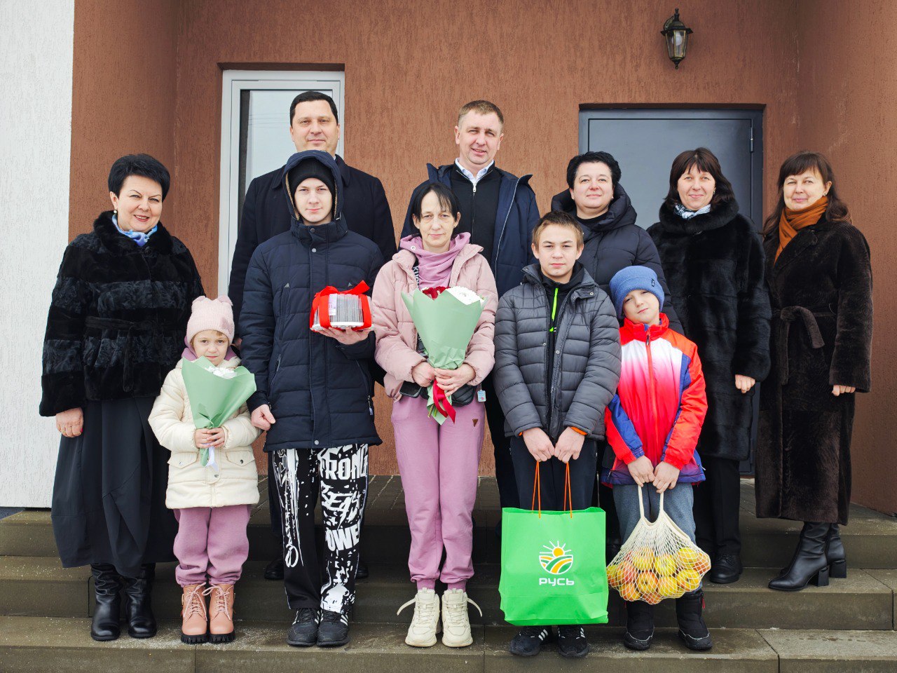 Сегодня две многодетные семьи получили ключи от собственных домов! Сегодня две многодетные семьи получили ключи от собственных домов!