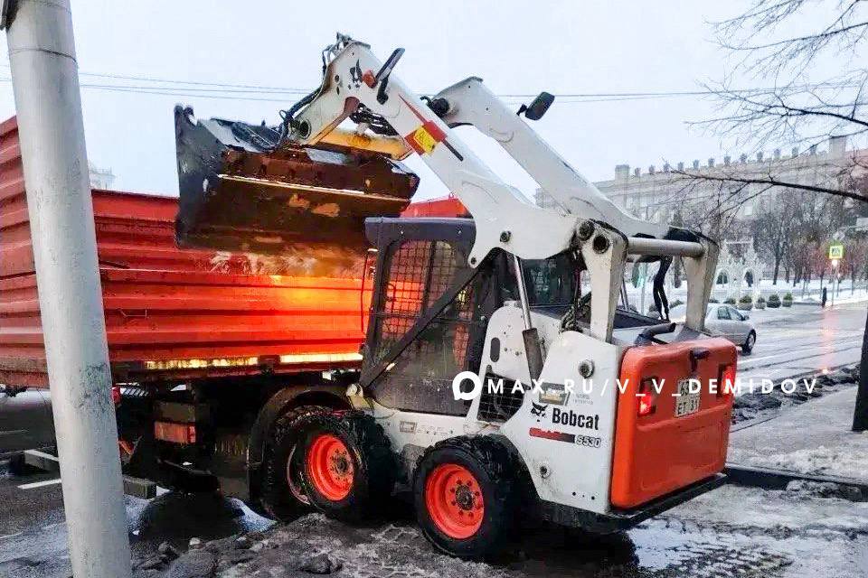 Валентин Демидов: Коммунальные службы города продолжают работу в усиленном режиме Валентин Демидов: Коммунальные службы города продолжают работу в усиленном режиме