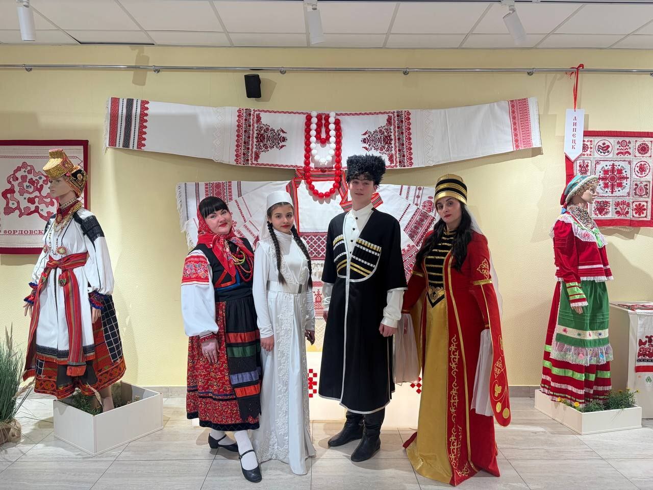 Накануне в Белгородском государственном центре народного творчества дали официальный старт Году единства народов России в нашем регионе Накануне в Белгородском государственном центре народного творчества дали официальный старт Году единства народов России в нашем регионе