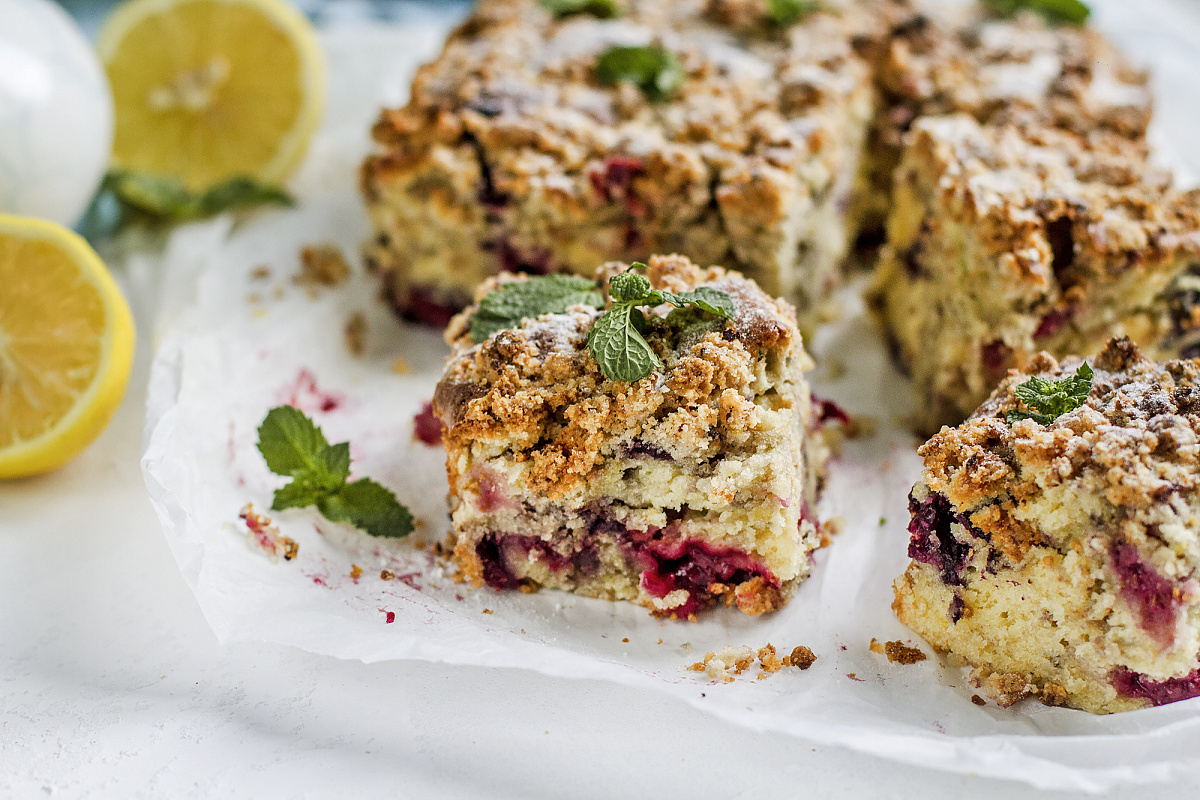 Лимонный кекс с ягодами: легкость и вкус в каждой порции