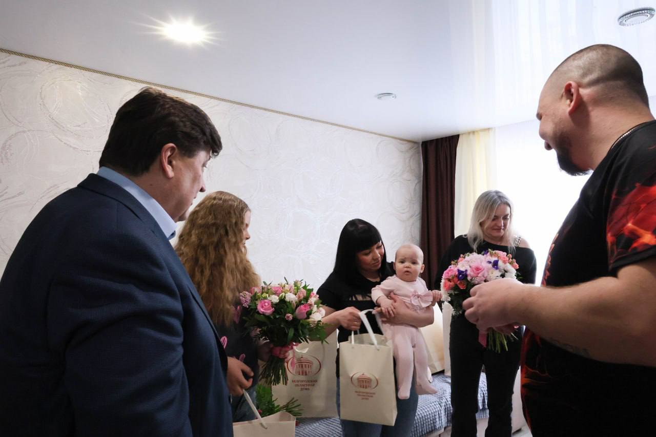 Юрий Клепиков: В преддверии Дня защитника Отечества навестил многодетную семью, глава которой участник СВО