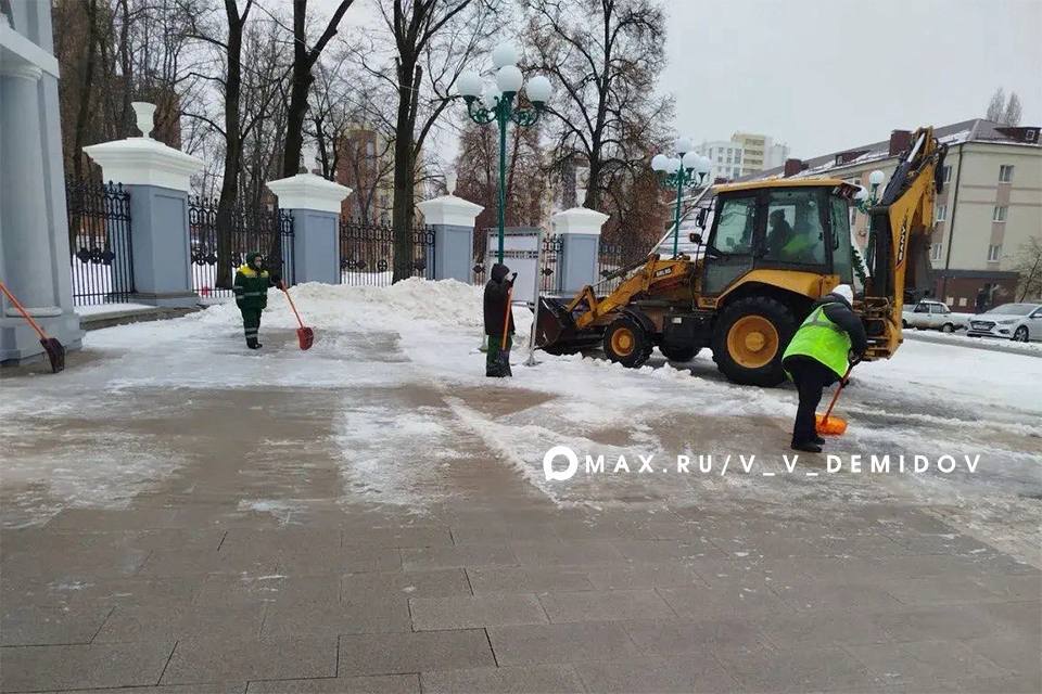 Валентин Демидов: Коммунальные службы города продолжают работу в усиленном режиме Валентин Демидов: Коммунальные службы города продолжают работу в усиленном режиме