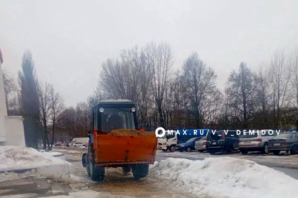 Валентин Демидов: Коммунальные службы города продолжают работу в усиленном режиме Валентин Демидов: Коммунальные службы города продолжают работу в усиленном режиме