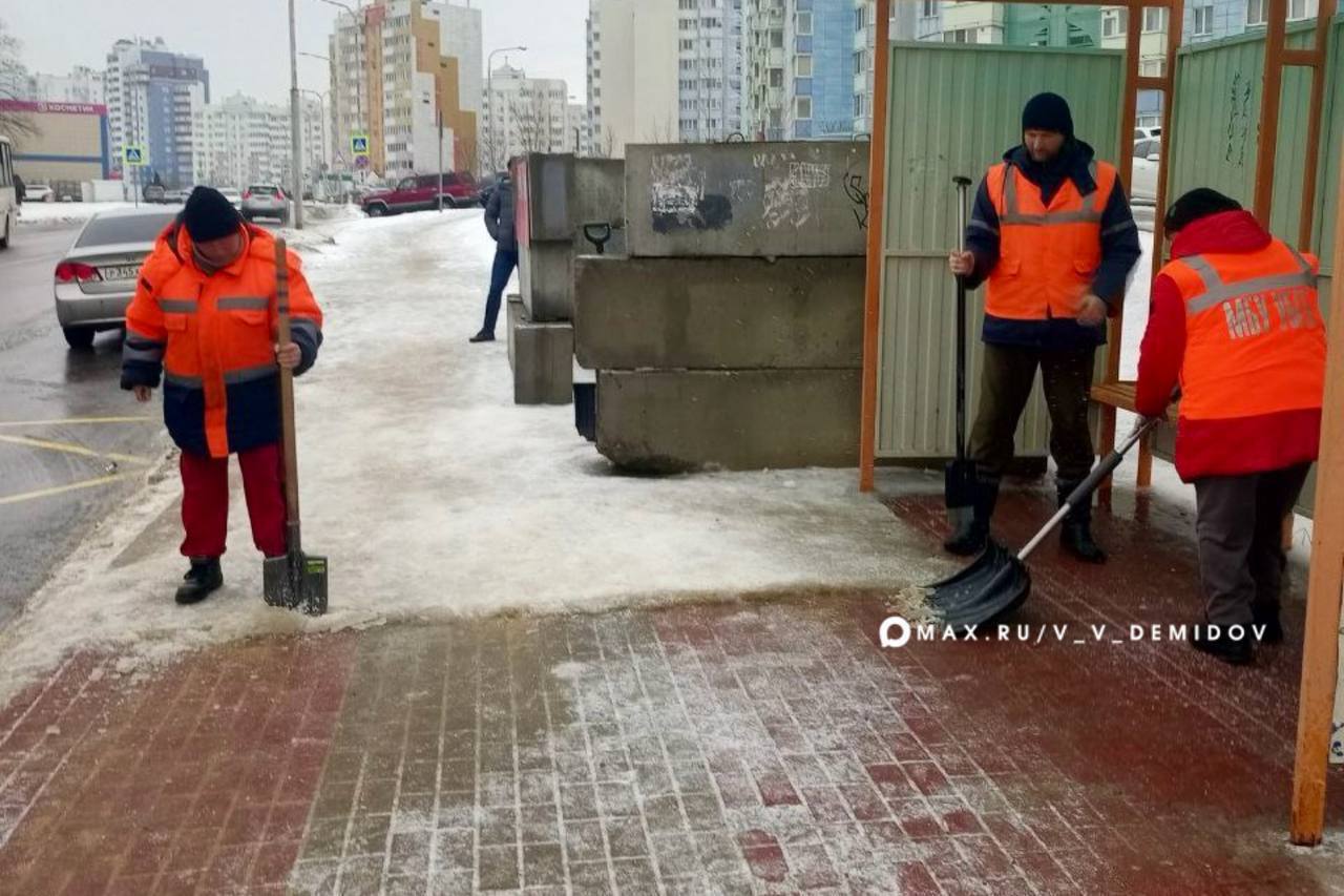 Несмотря на оперативную обстановку, в Белгороде продолжается плановая уборка Несмотря на оперативную обстановку, в Белгороде продолжается плановая уборка