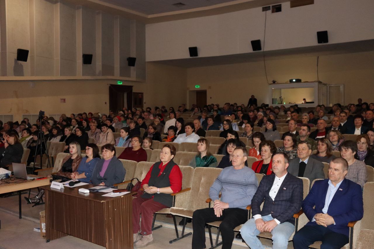 Сегодня в рамках восьмого заседания Совета депутатов Волоконовского муниципального округа Евгений Сотников, глава Волоконовского муниципального округа, выступил с отчётом о социально-экономическом развитии округа в 2025 году... Сегодня в рамках восьмого заседания Совета депутатов Волоконовского муниципального округа Евгений Сотников, глава Волоконовского муниципального округа, выступил с отчётом о социально-экономическом развитии округа в 2025 году...