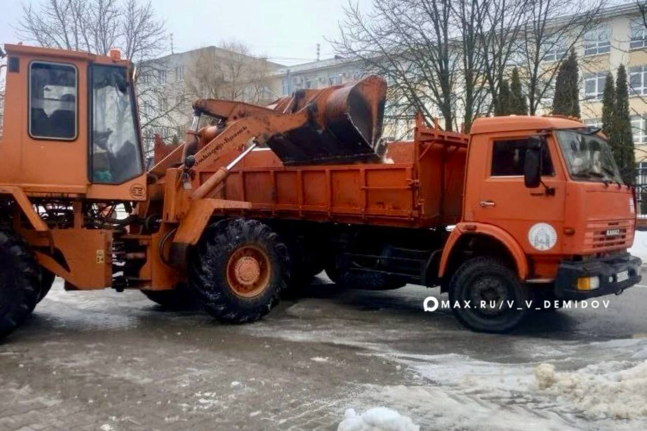 Несмотря на оперативную обстановку, в Белгороде продолжается плановая уборка Несмотря на оперативную обстановку, в Белгороде продолжается плановая уборка