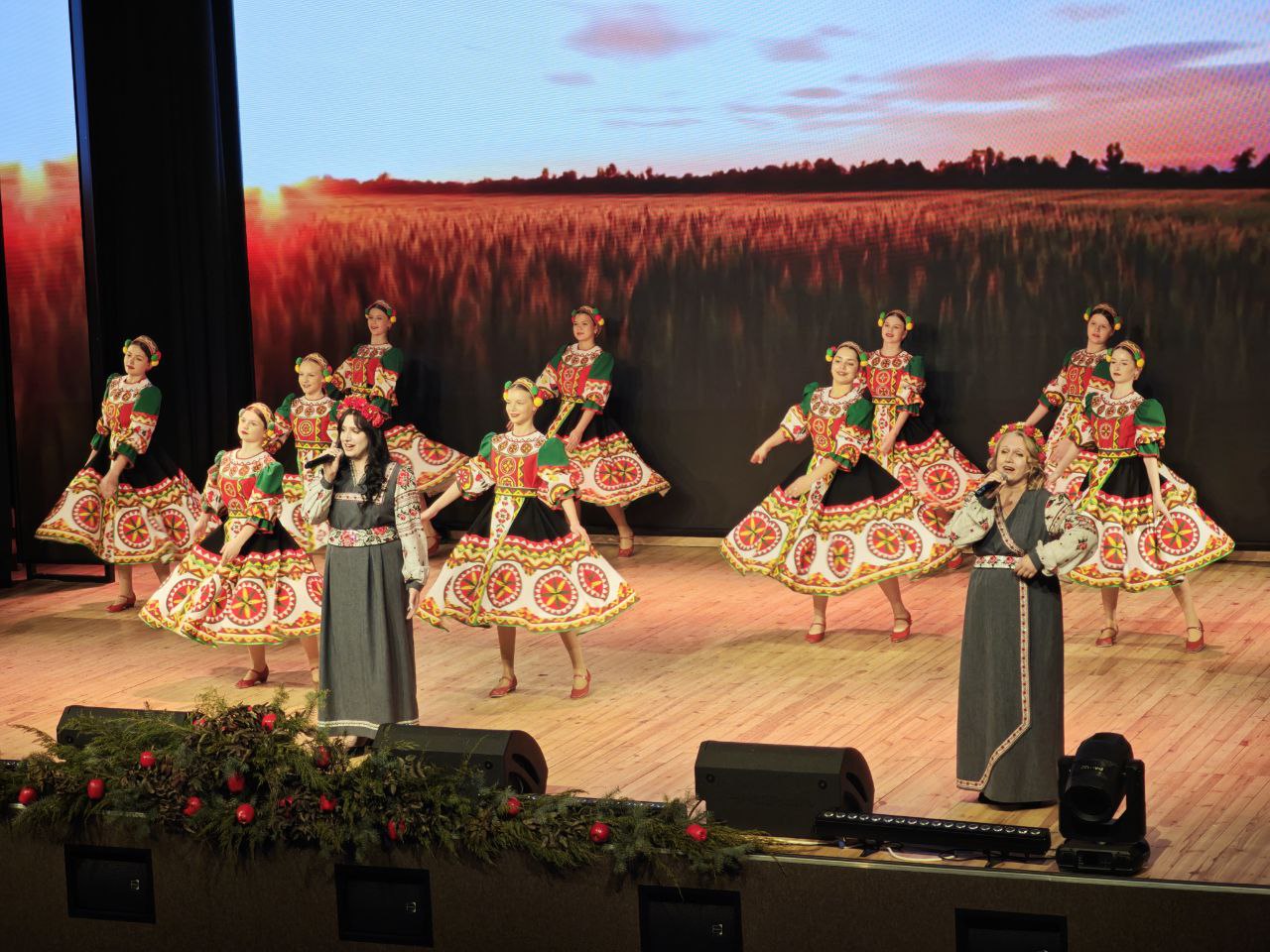 Николай Нестеров: Наша сила — в людях! В тех, кто самоотверженно трудится, вкладывает душу в своё дело и доказывает, что продовольственная безопасность страны — в надёжных руках Николай Нестеров: Наша сила — в людях! В тех, кто самоотверженно трудится, вкладывает душу в своё дело и доказывает, что продовольственная безопасность страны — в надёжных руках