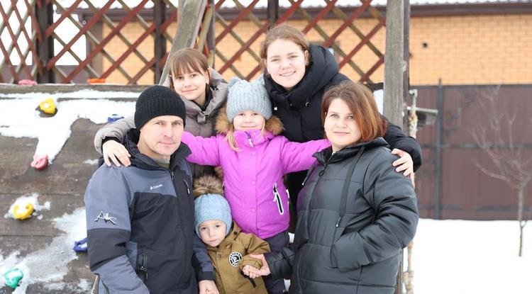 «Занята 24 на 7, и это большой стимул для жизни. Наверное, когда ты во всё это втянулся, подругому просто не можешь. Понимаешь, что твоя жизнь стала действительно многогранной, и эта разная занятость – семья, дом, работа...