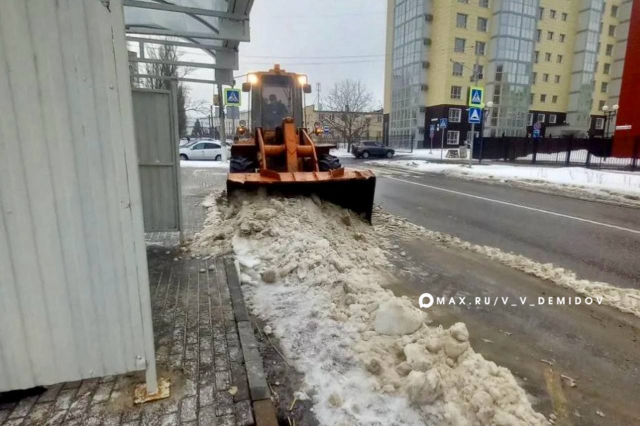 Несмотря на оперативную обстановку, в Белгороде продолжается плановая уборка Несмотря на оперативную обстановку, в Белгороде продолжается плановая уборка