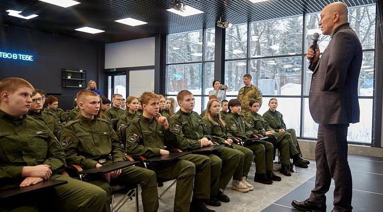 Герой России Андрей Богатов встретился с курсантами центра «Воин» в Белгороде