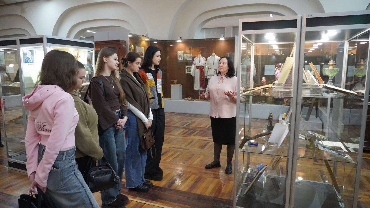 В Белгородском историко-краеведческом музее состоялась краеведческая экспедиция «Таланты из неволи: судьбы крепостных» в рамках открытия выставки «Крепостные таланты» к 165-летию отмены крепостного права в России