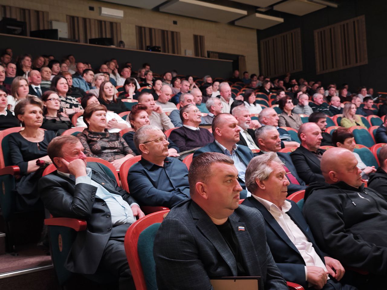 Николай Нестеров: Наша сила — в людях! В тех, кто самоотверженно трудится, вкладывает душу в своё дело и доказывает, что продовольственная безопасность страны — в надёжных руках Николай Нестеров: Наша сила — в людях! В тех, кто самоотверженно трудится, вкладывает душу в своё дело и доказывает, что продовольственная безопасность страны — в надёжных руках