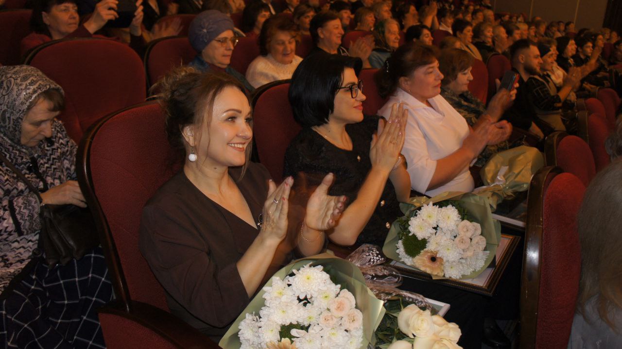 Памятные кадры церемонии присвоения звания "Человек Года – 2025" и торжественного открытия Года единства народов России Памятные кадры церемонии присвоения звания "Человек Года – 2025" и торжественного открытия Года единства народов России