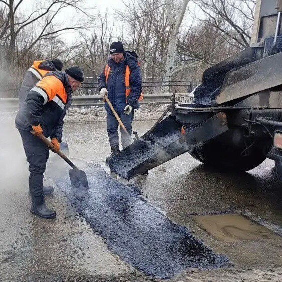 В Валуйках продолжается аварийный ямочный ремонт автомобильных дорог В Валуйках продолжается аварийный ямочный ремонт автомобильных дорог