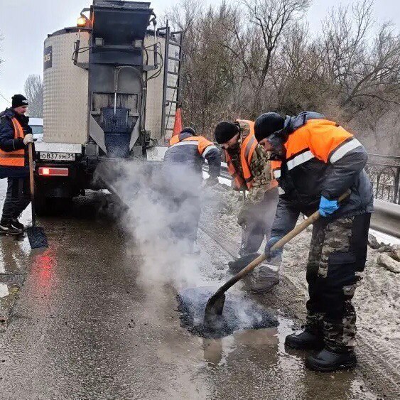 В Валуйках продолжается аварийный ямочный ремонт автомобильных дорог
