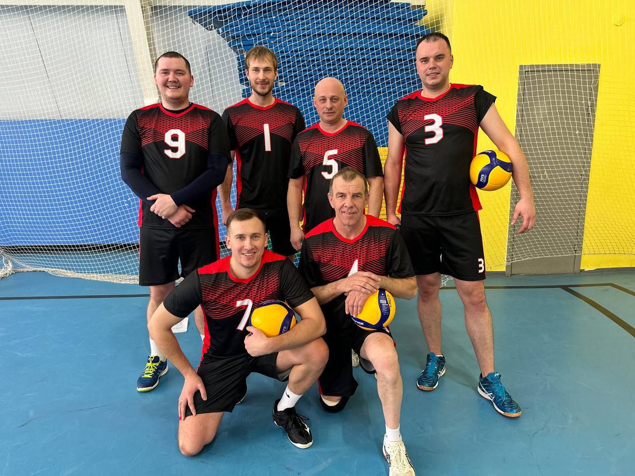 В физкультурно-оздоровительном комплексе и в ДЮСШ им.А.Е.Щербака состоялся второй тур соревнований по волейболу среди учреждений отрасли здравоохранения Белгородской области В физкультурно-оздоровительном комплексе и в ДЮСШ им.А.Е.Щербака состоялся второй тур соревнований по волейболу среди учреждений отрасли здравоохранения Белгородской области