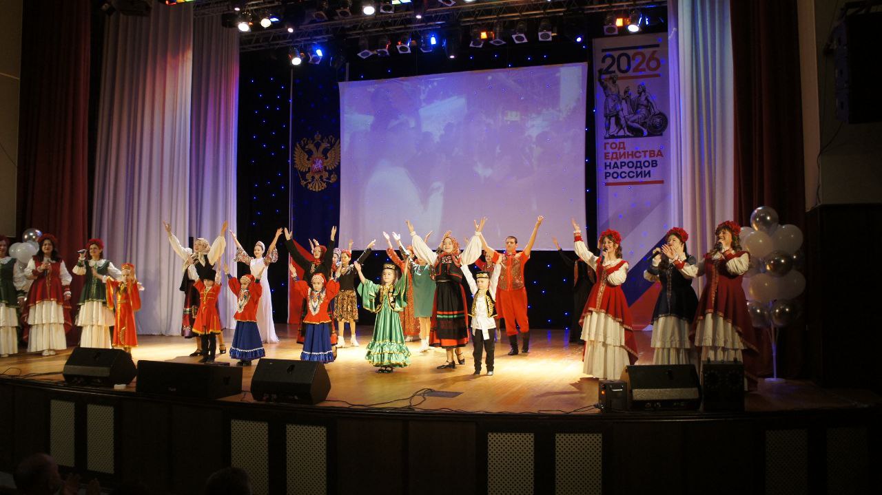 Памятные кадры церемонии присвоения звания "Человек Года – 2025" и торжественного открытия Года единства народов России