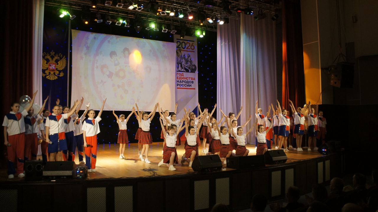 Памятные кадры церемонии присвоения звания "Человек Года – 2025" и торжественного открытия Года единства народов России Памятные кадры церемонии присвоения звания "Человек Года – 2025" и торжественного открытия Года единства народов России