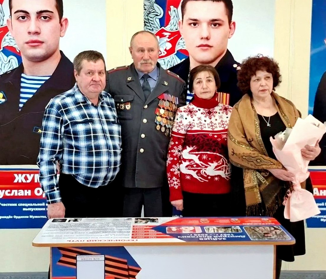 В стенах школы № 36 Старого Оскола состоялось открытие «Парты Героя» в честь выпускника и участника специальной военной операции Дмитрия Зайцева