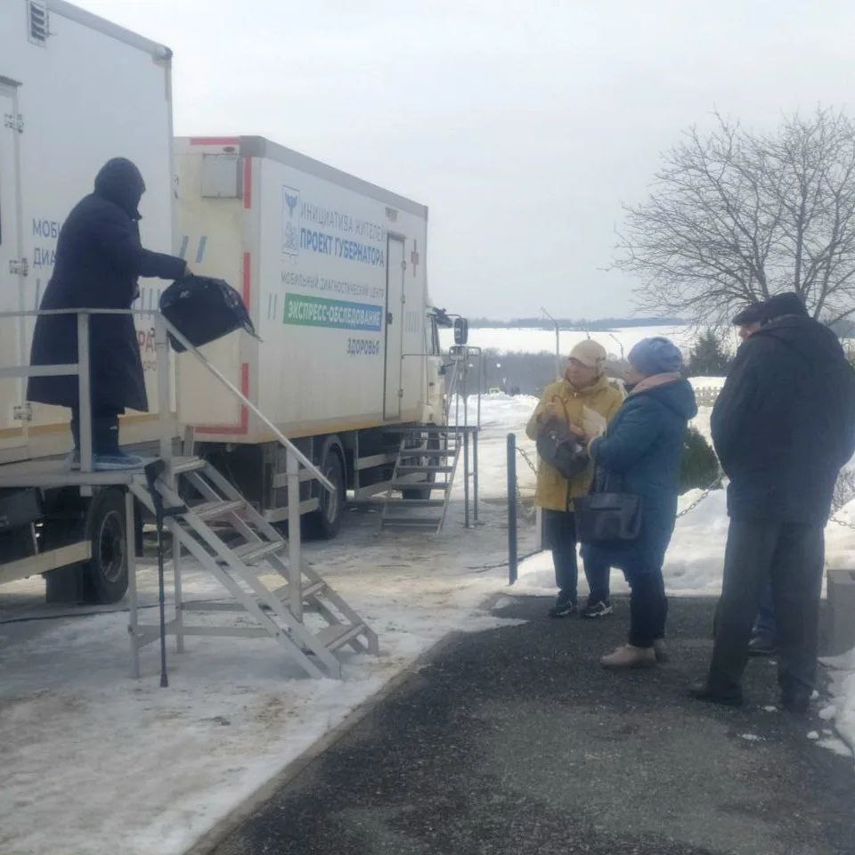 Специалисты «Поезда здоровья» принимают первых пациентов в селе Глинное Специалисты «Поезда здоровья» принимают первых пациентов в селе Глинное