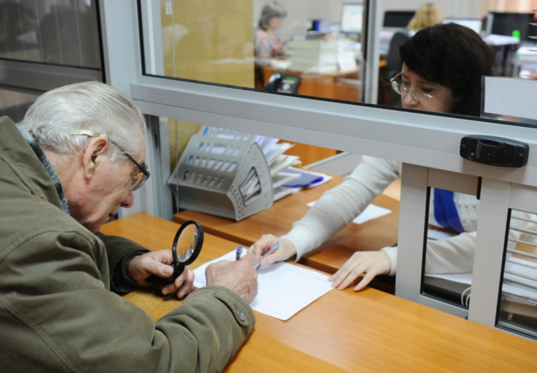 Пенсионеры на рынке труда: новые ограничения и льготы