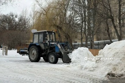 Коммунальные службы продолжают приводить улицы в порядок после затяжной зимы