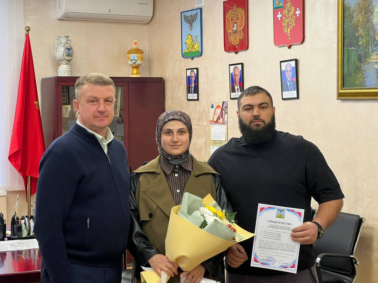 Владимир Переверзев: Губернатор Белгородской области Вячеслав Гладков на днях провел торжественное вручение свидетельств на приобретение или строительство жилья Владимир Переверзев: Губернатор Белгородской области Вячеслав Гладков на днях провел торжественное вручение свидетельств на приобретение или строительство жилья