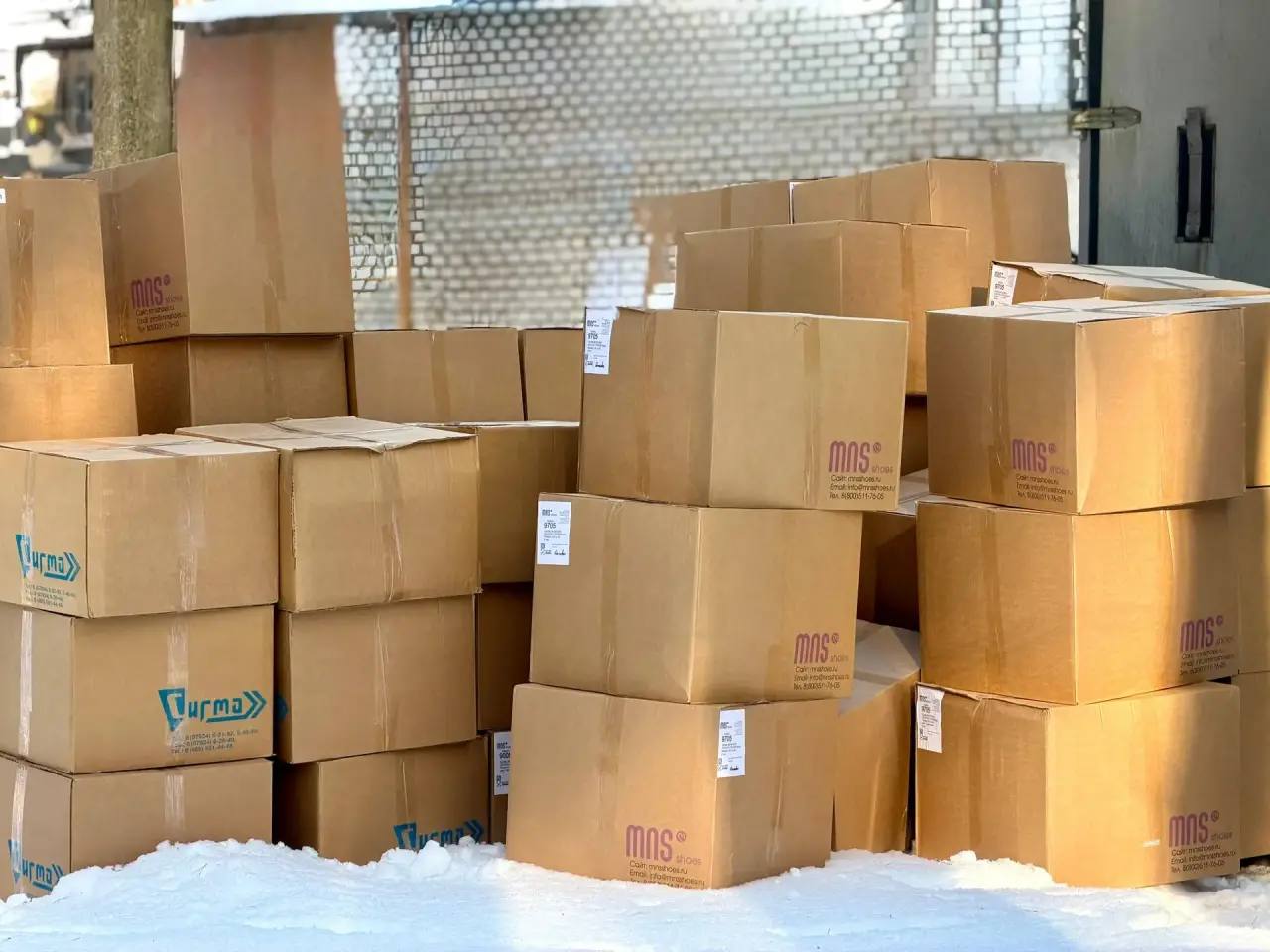 Игорь Кастюкевич: Очередную партию обуви для волонтеров Единой России «Курского рубежа» и «Белгородского рубежа» получили от организации «МАМАНОНСТОП». Игорь Кастюкевич: Очередную партию обуви для волонтеров Единой России «Курского рубежа» и «Белгородского рубежа» получили от организации «МАМАНОНСТОП».