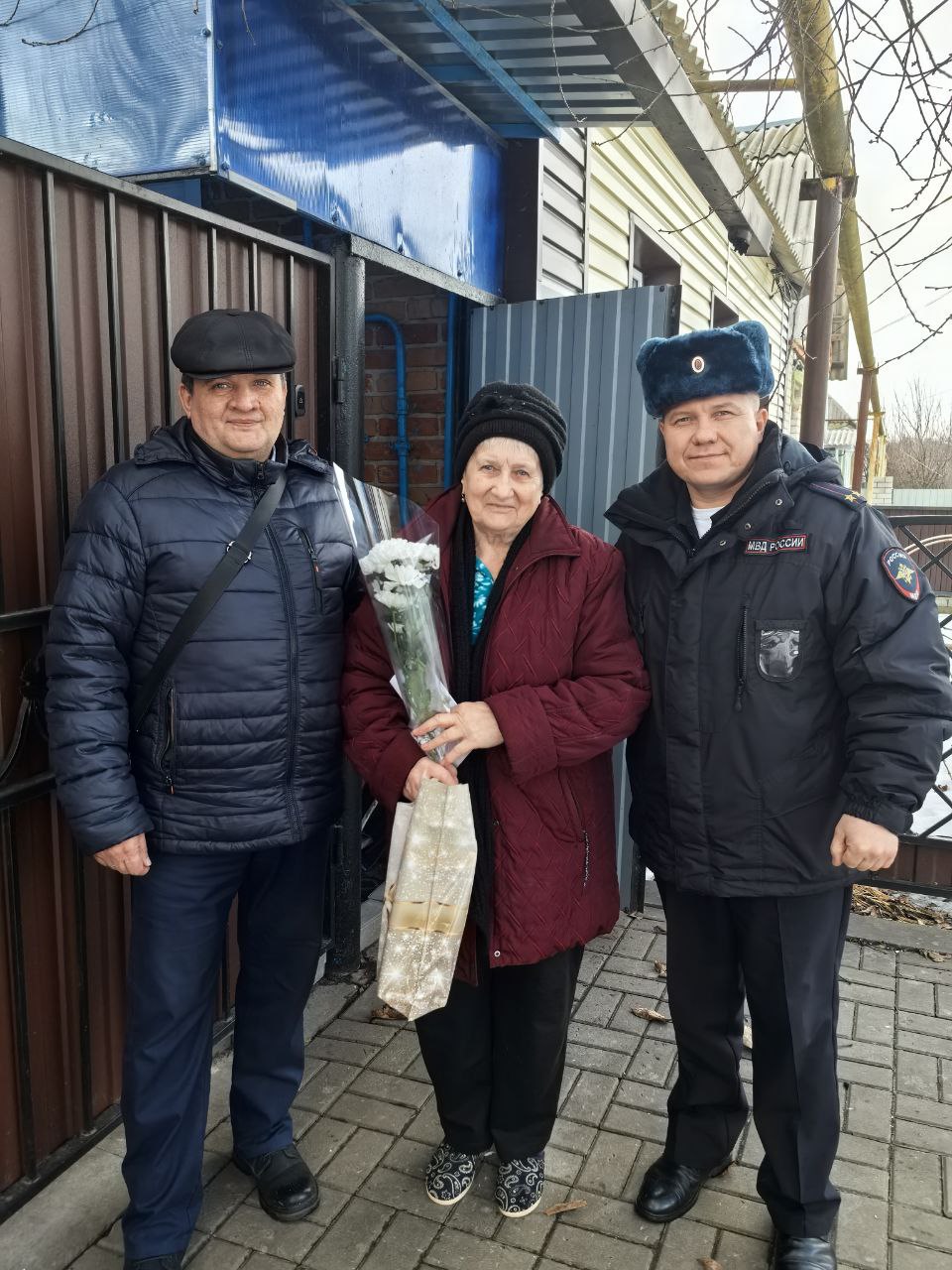 В Новооскольском округе жены и матери сотрудников ОВД принимают поздравления с 8 марта В Новооскольском округе жены и матери сотрудников ОВД принимают поздравления с 8 марта