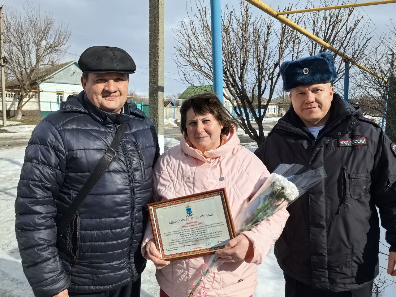 В Новооскольском округе жены и матери сотрудников ОВД принимают поздравления с 8 марта В Новооскольском округе жены и матери сотрудников ОВД принимают поздравления с 8 марта