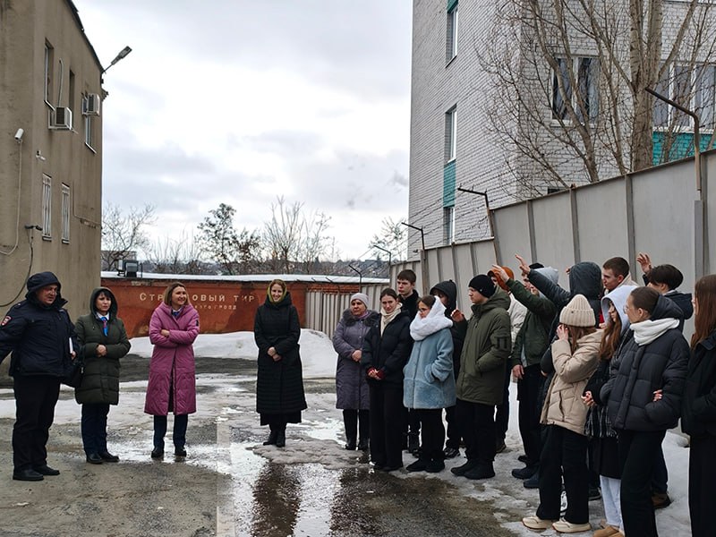Губкинские школьники побывали в гостях полицейских Губкинские школьники побывали в гостях полицейских