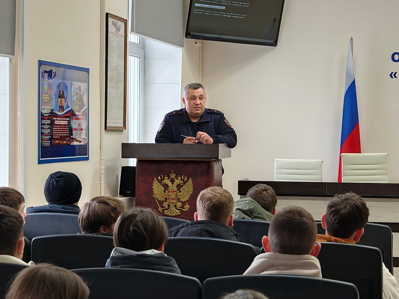 Губкинские школьники побывали в гостях полицейских Губкинские школьники побывали в гостях полицейских