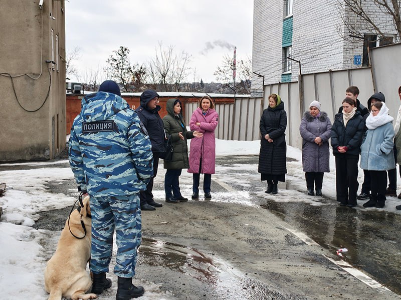 Губкинские школьники побывали в гостях полицейских Губкинские школьники побывали в гостях полицейских