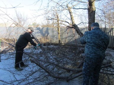 Сотрудники ОМВД России «Алексеевский» в рамках акции «День добрых дел» навестили пенсионера МВД