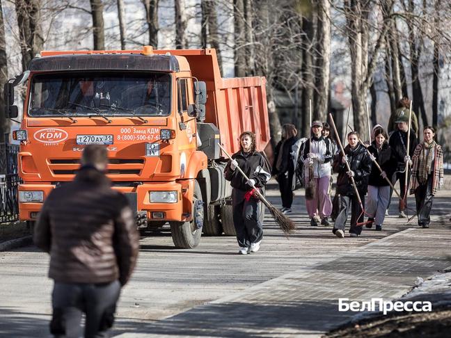 В Белгороде начались весенние субботники В Белгороде начались весенние субботники