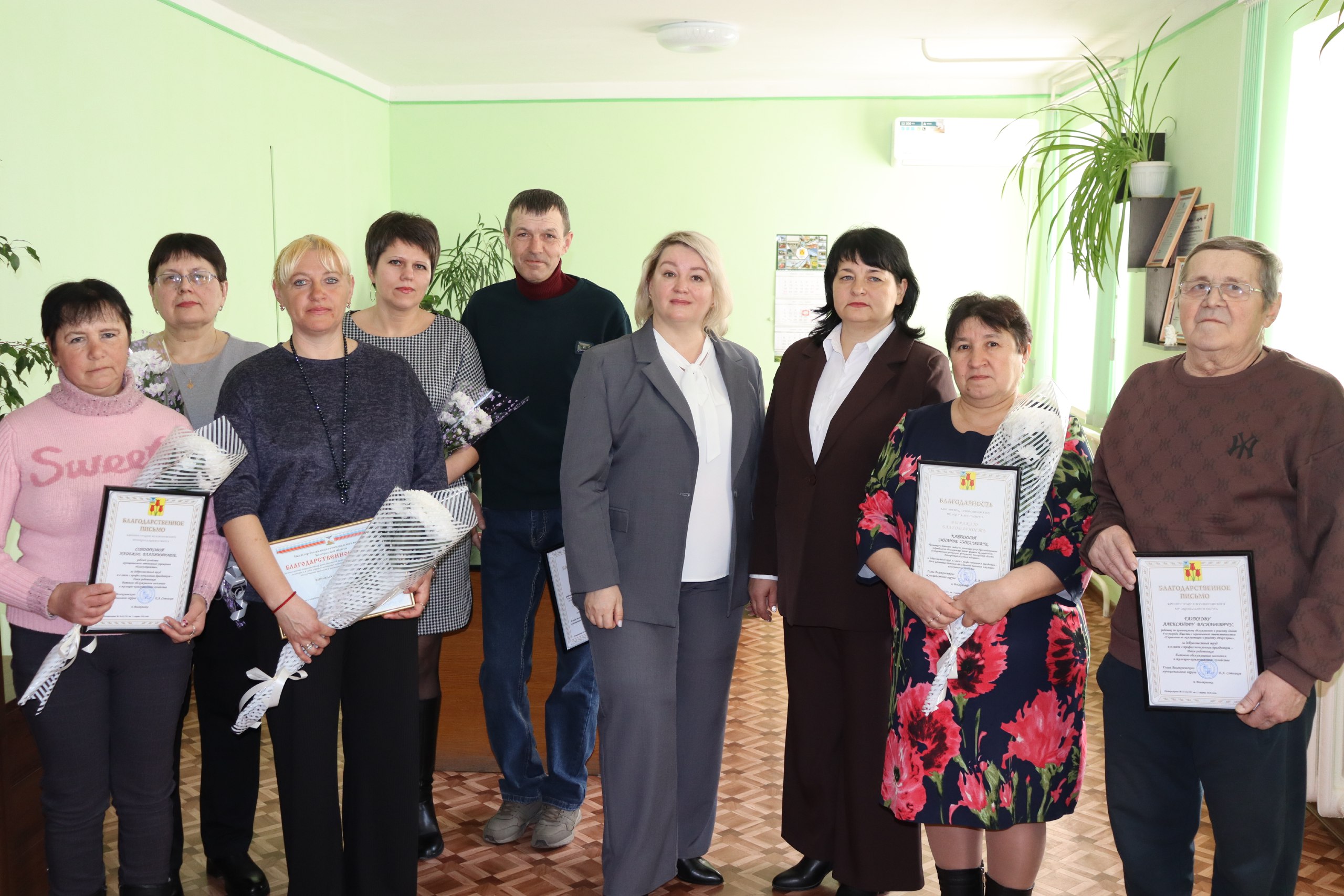 Дорогие работники и ветераны бытового обслуживания населения и жилищно-коммунального хозяйства Волоконовского округа! Искренне поздравляем вас с профессиональным праздником